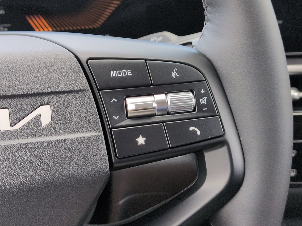 New 2027 Fusion Black Kia LX image 25