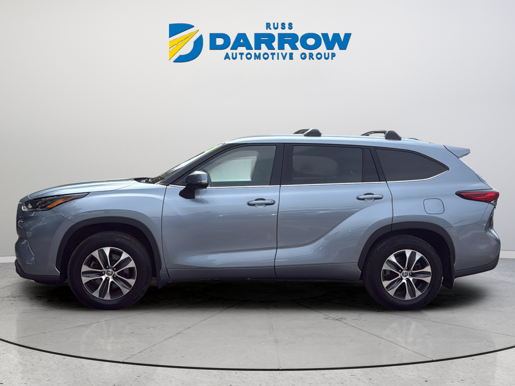 Used 2021  Toyota XLE image 2