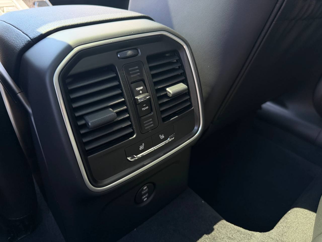 2026 Porsche Macan T - Photo 21