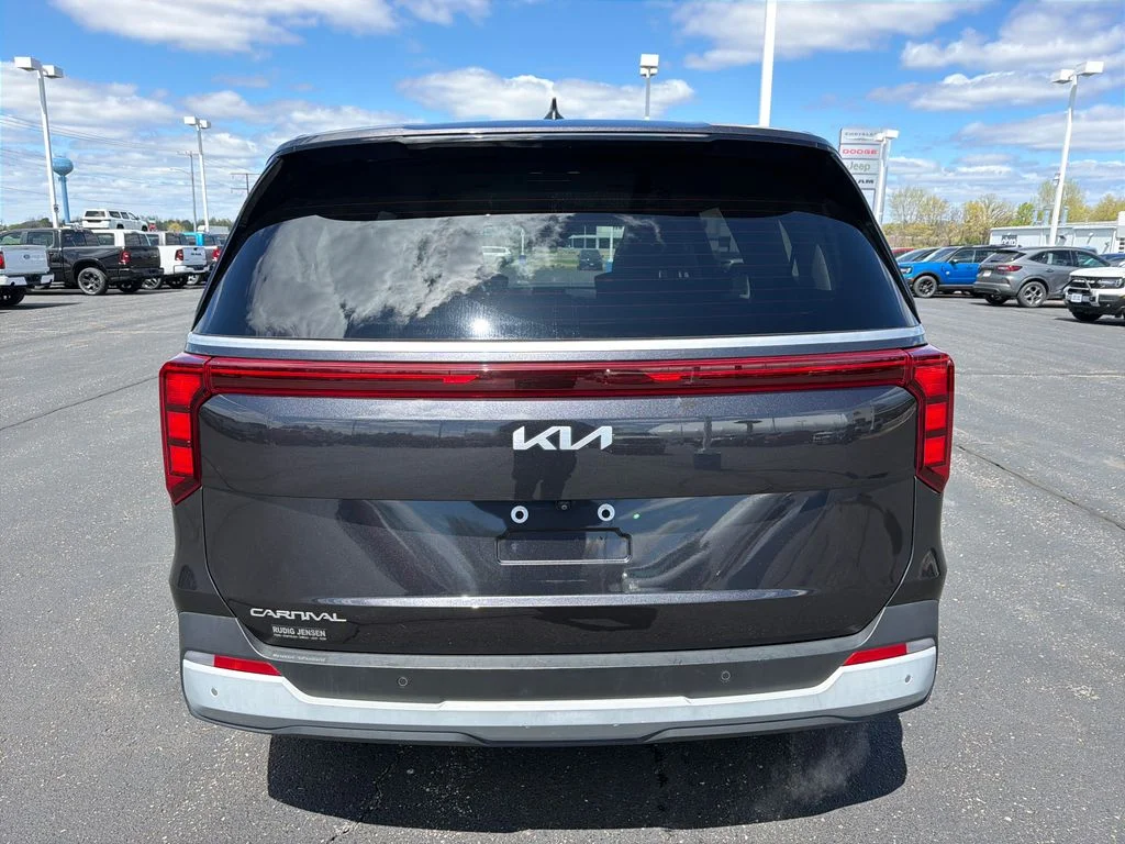 Used 2025 Gray Kia LXS image 4