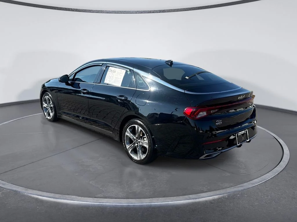 Used 2022 Black Kia EX image 5