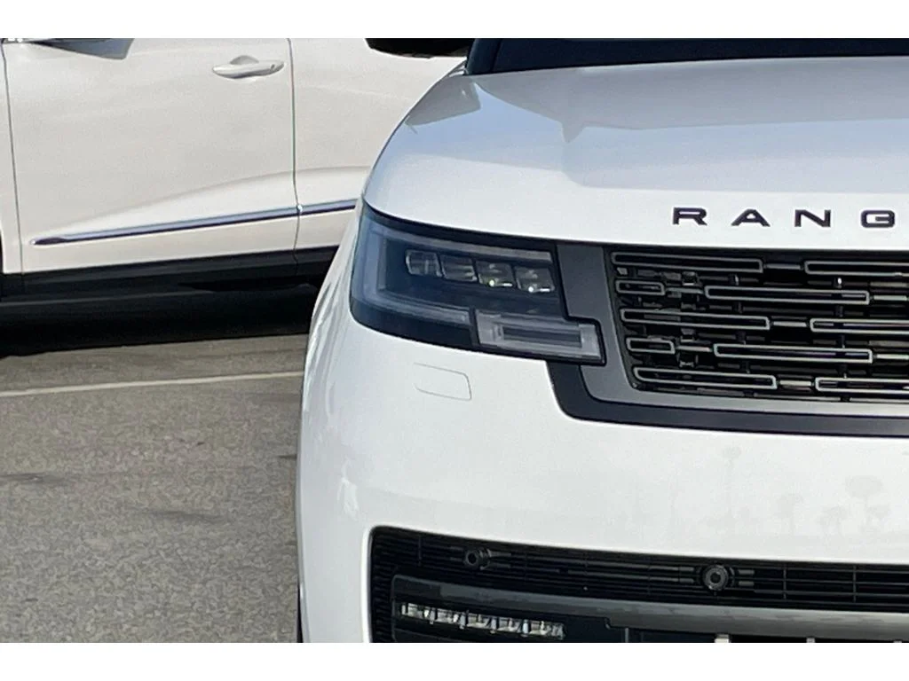 Used 2023 Fuji White Land Rover SE image 46