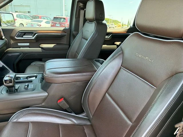 Used 2025 White GMC Denali image 20
