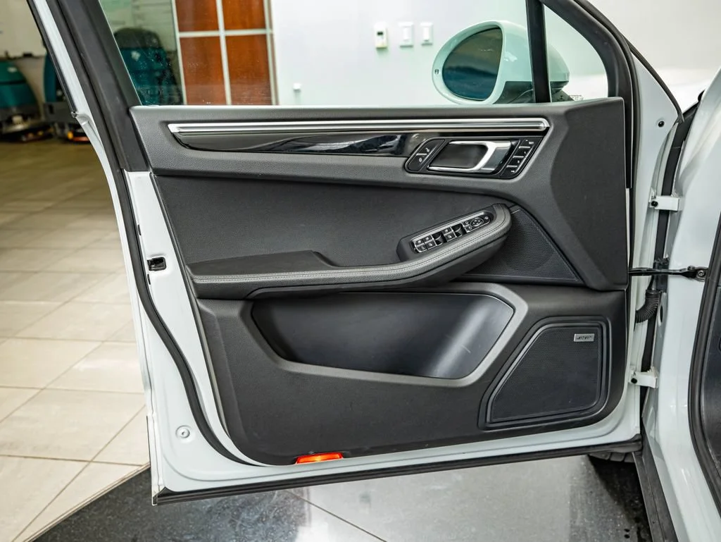 Used 2018 White Porsche  image 24