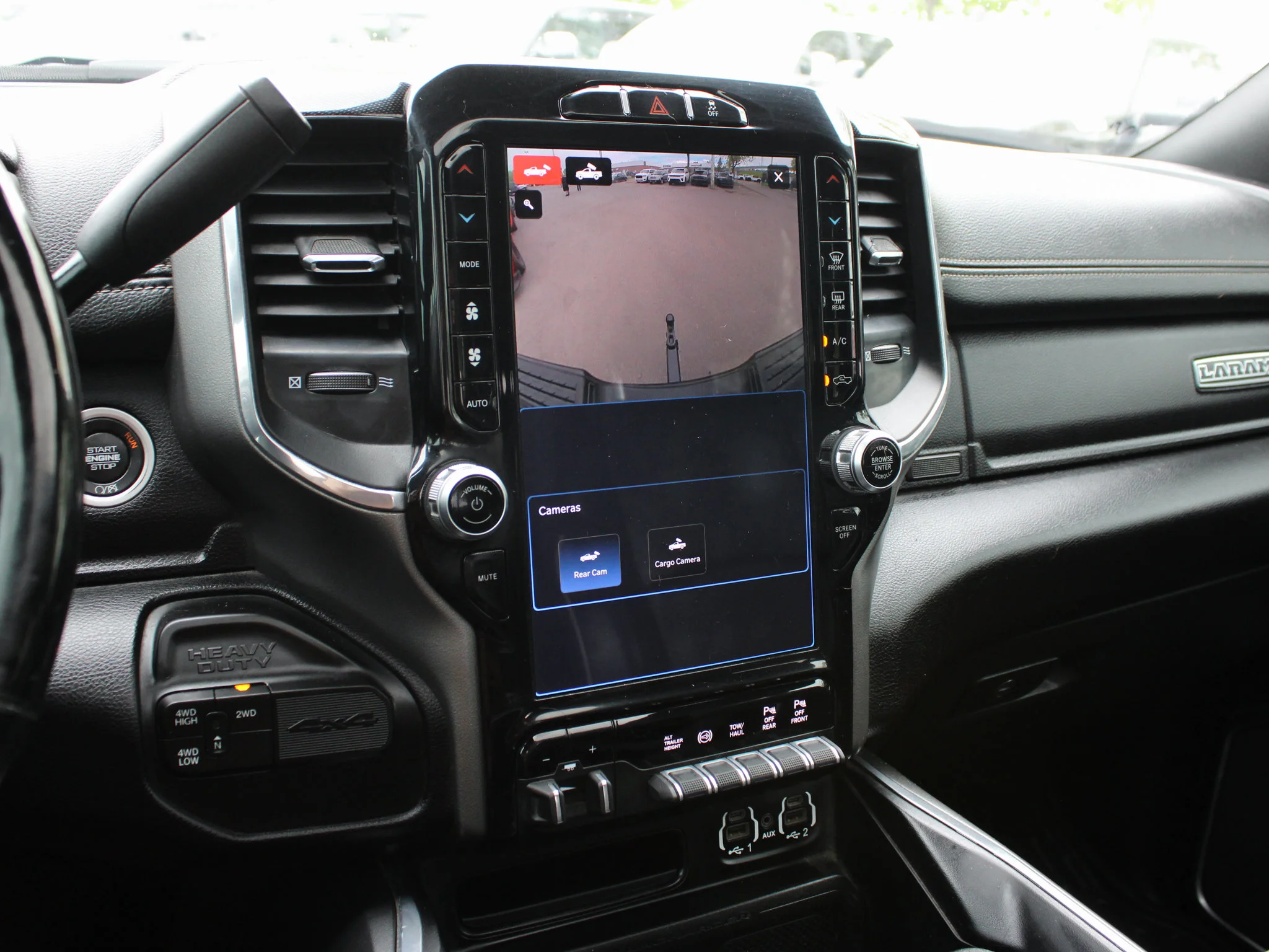 Certified Used 2023 Black RAM Laramie * One Owner | 5th Wheel & Gooseneck | Rear Air Suspension | Diesel | Apple CarPlay | Sunroof image 26