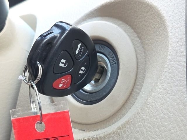 Used 2011 Red Toyota Base image 37