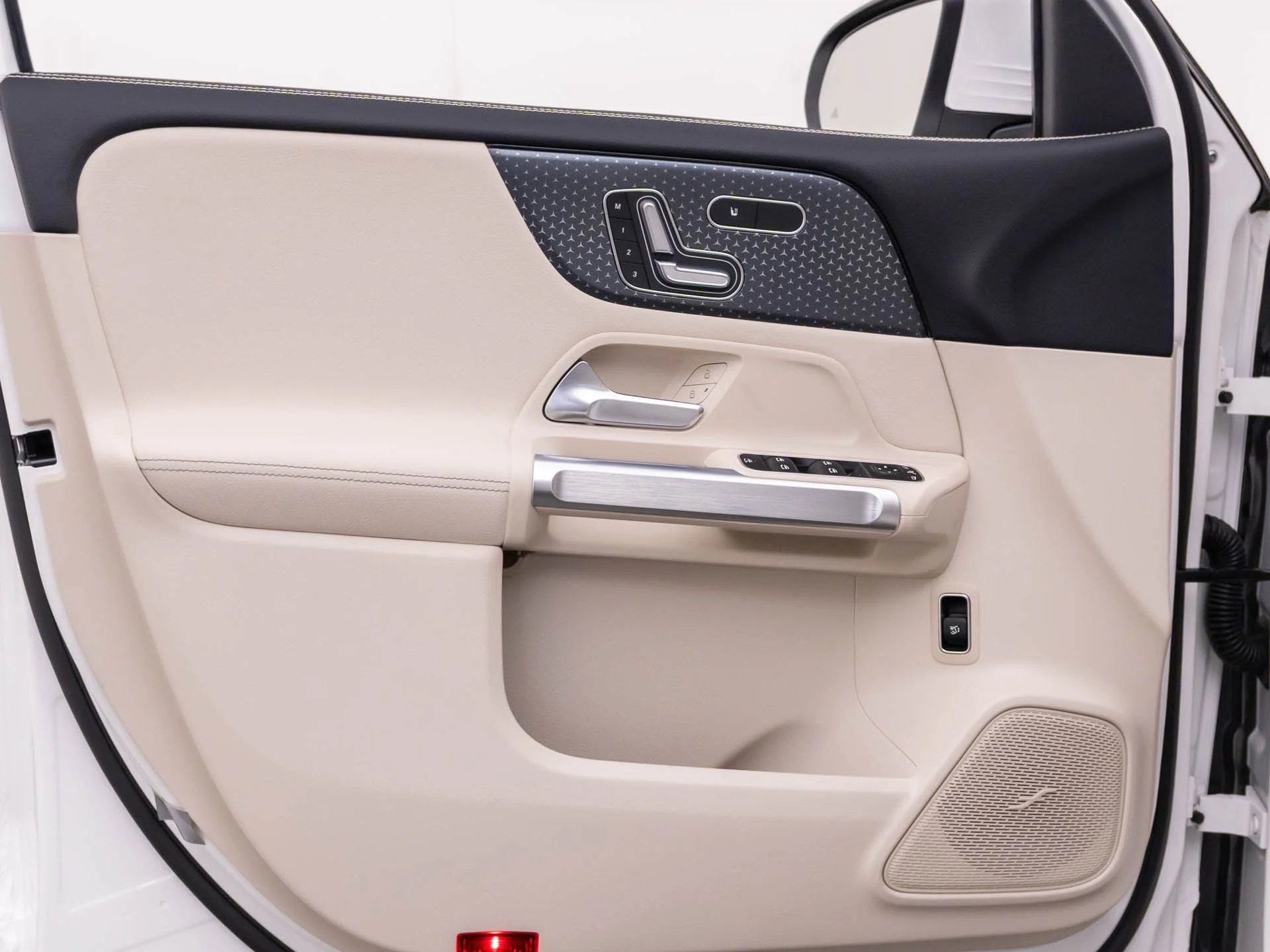 New 2026 White Mercedes-Benz GLB 250 image 14