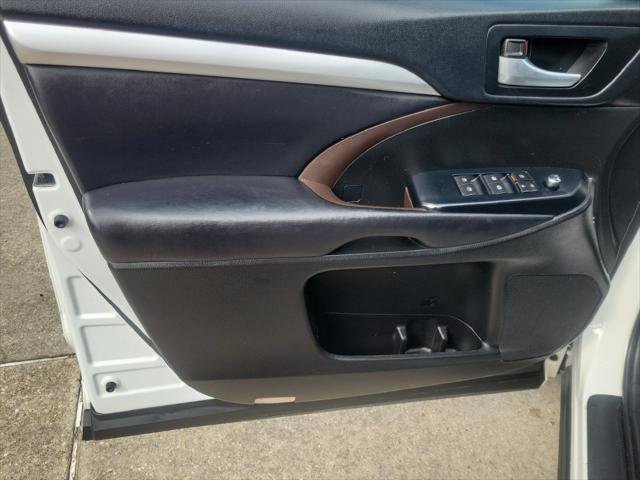 Certified Used 2017 BLIZZARD PEARL Toyota  image 11