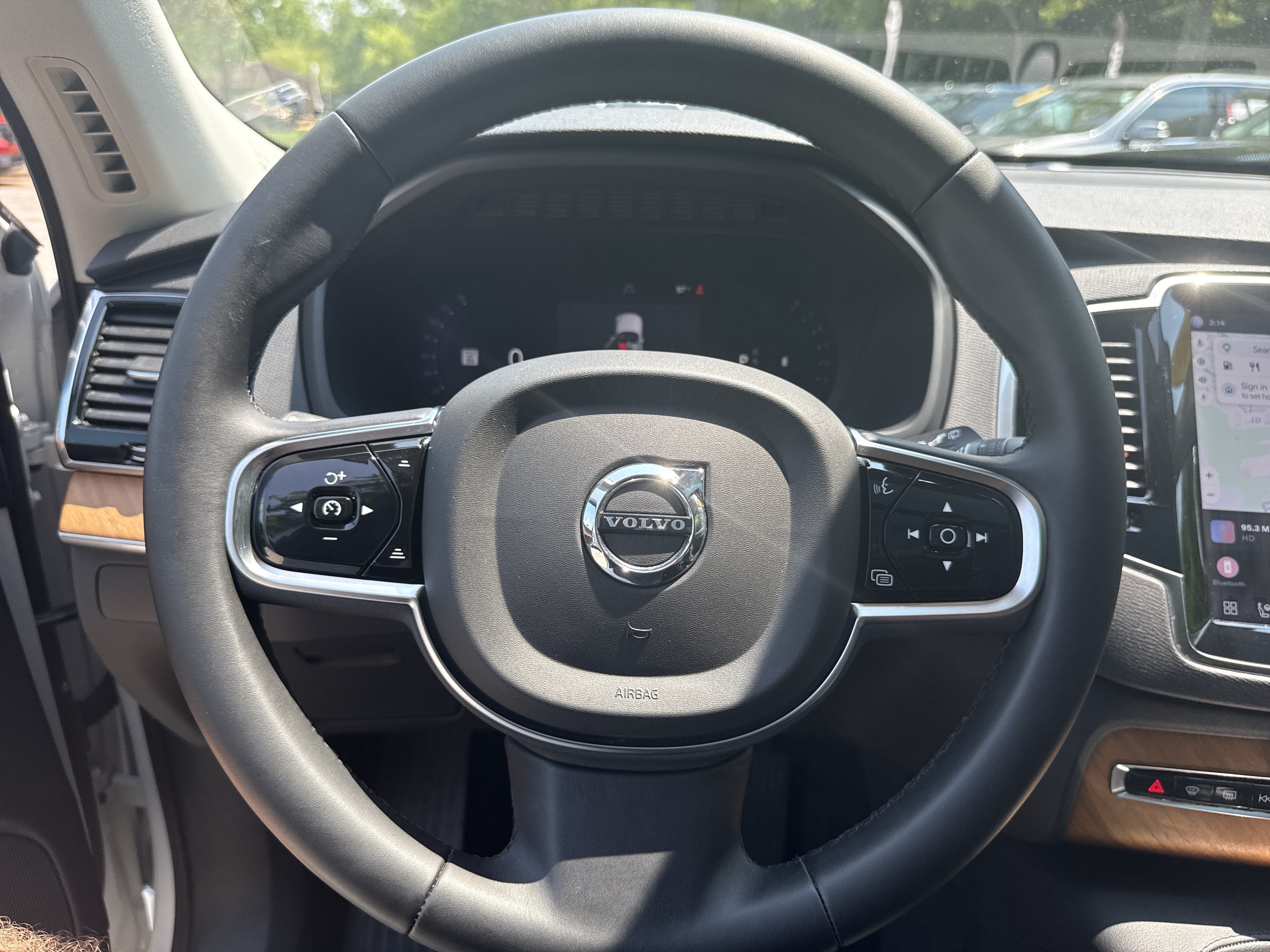 Used 2023 White Volvo Plus image 24