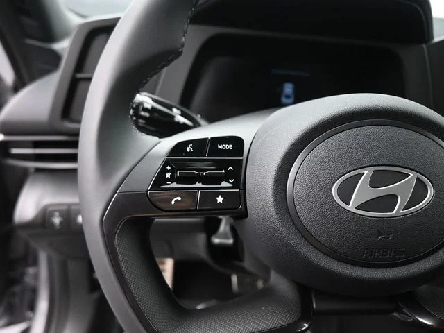 Used 2025 Silver Hyundai SEL Sport image 18