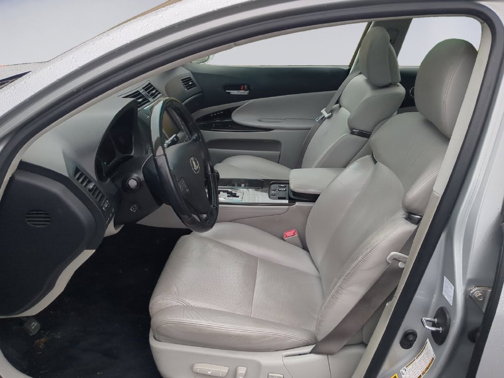 Used 2008 Silver Lexus 350 image 12