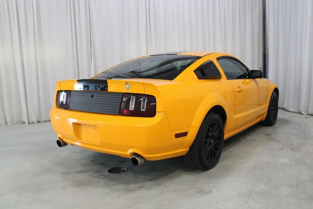 Used 2007 Orange Ford  image 23
