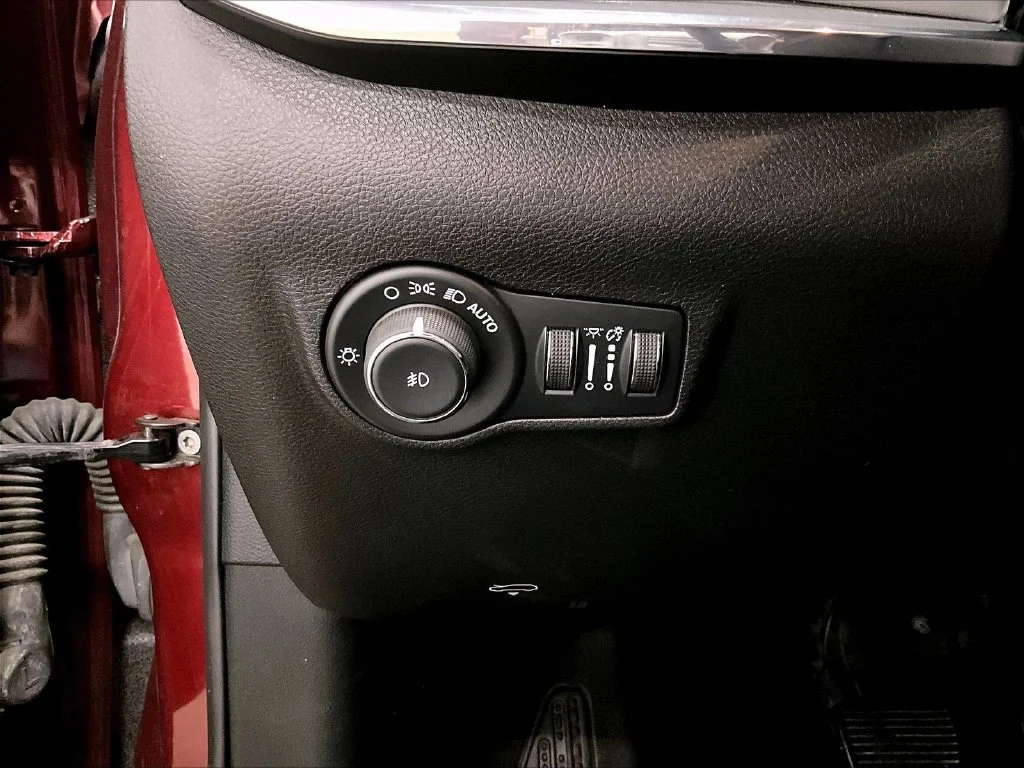 Used 2022 Red Jeep Limited image 15