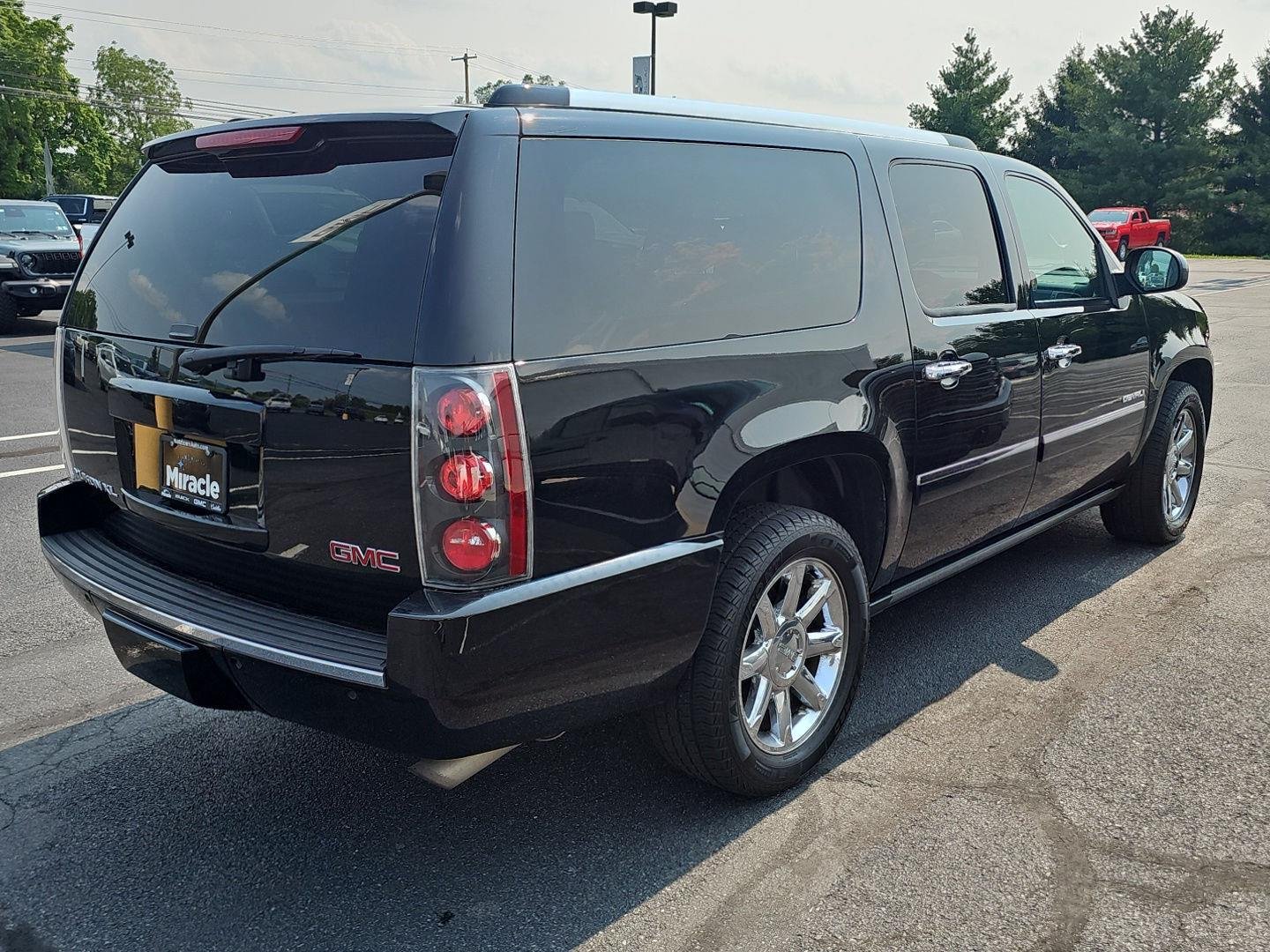 Used 2014 Onyx Black GMC Denali image 2
