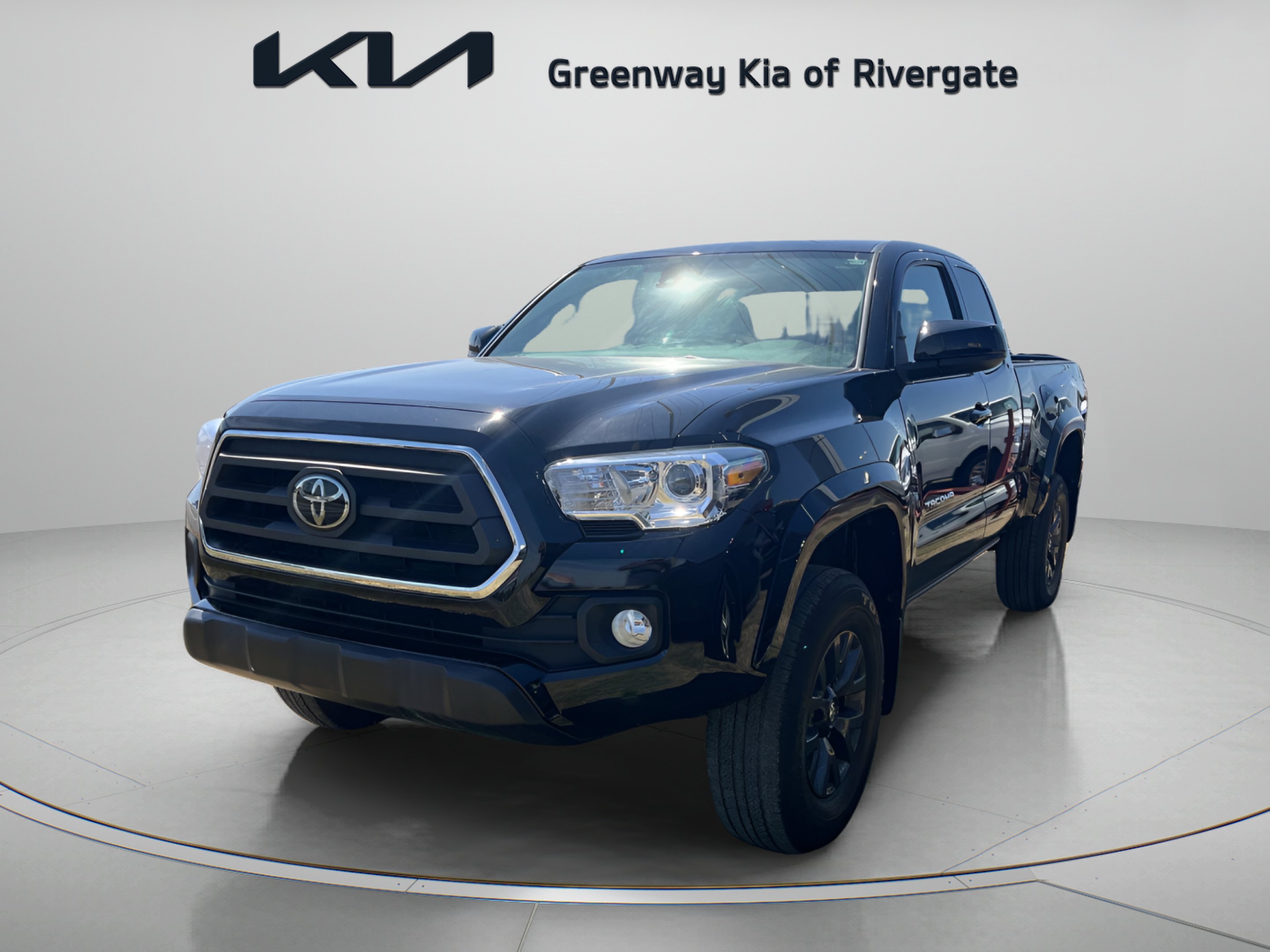 Used 2022 Midnight Black Metallic Toyota SR5 image 3