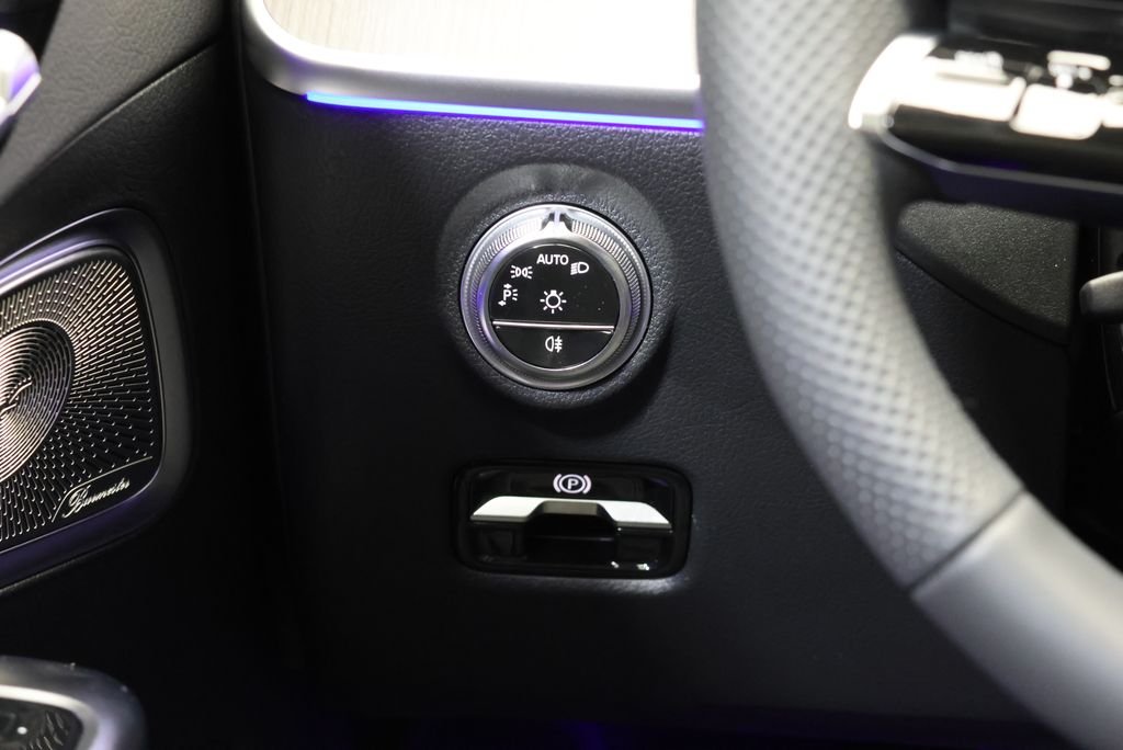 New 2026 MANUFAKTUR Moonlight White Metallic Mercedes-Benz C 300 image 20