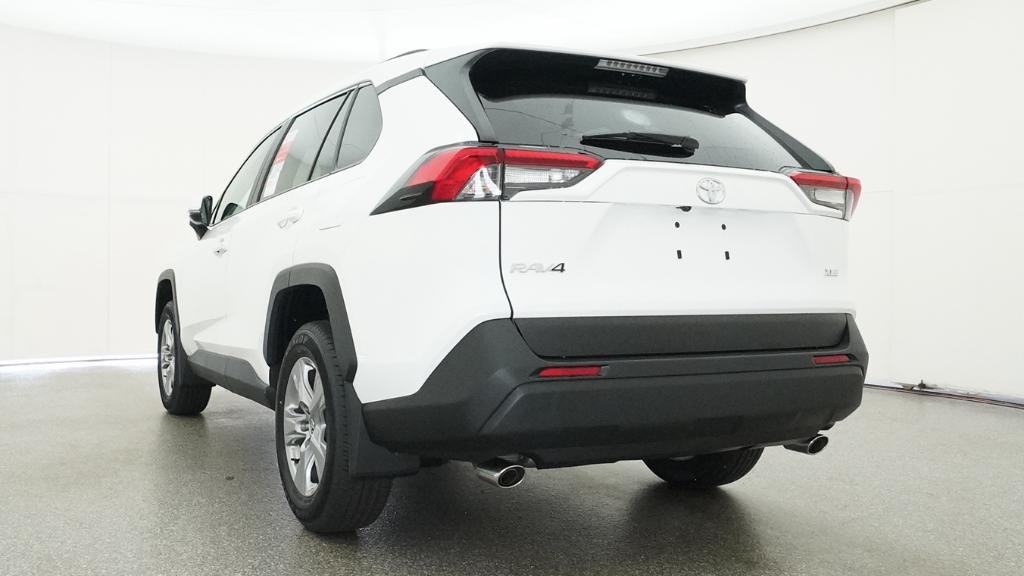 New 2025 Ice Cap Toyota XLE image 9