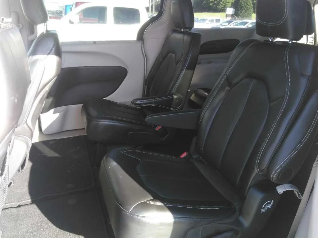 Used 2024 Silver Mist Clearcoat Chrysler Touring L image 6