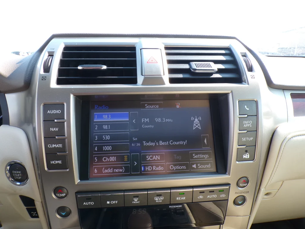Used 2016 Starfire Pearl Lexus Base image 19