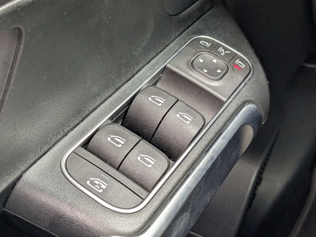 Used 2025 Black Mercedes-Benz GLB 250 image 24