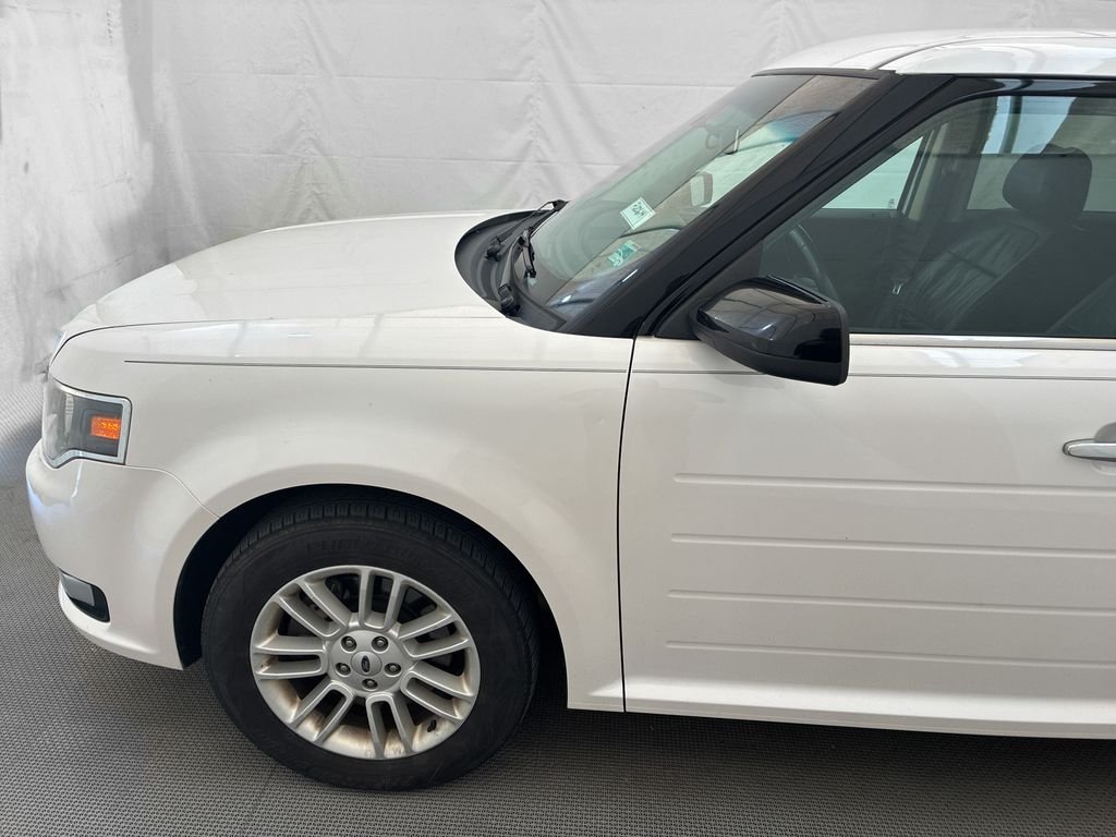 Used 2019 White Ford SEL image 3