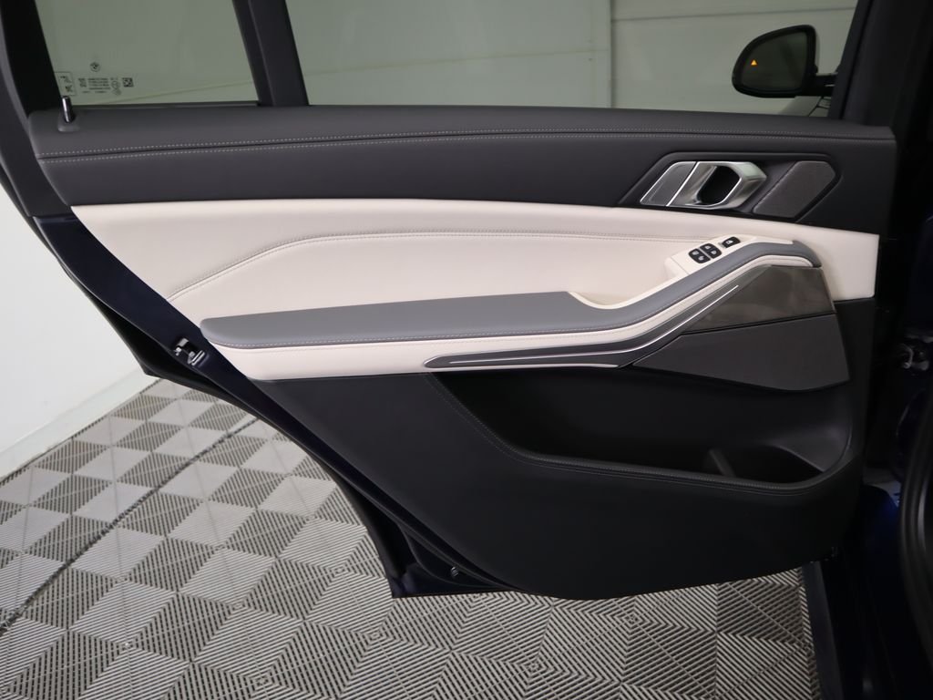 2026 BMW X7 40i - Photo 29