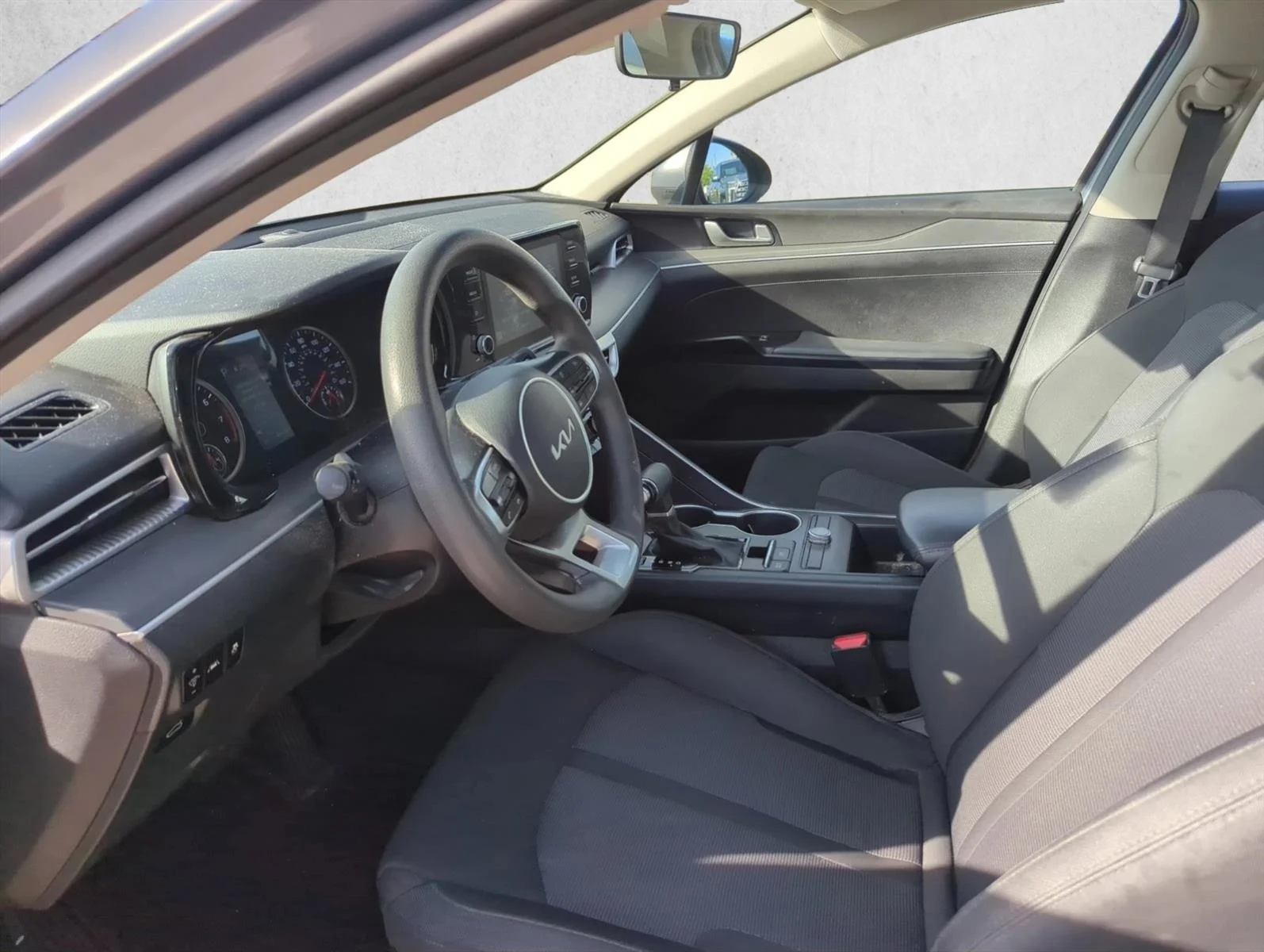 Used 2022 Everlasting Silver Kia LXS image 10