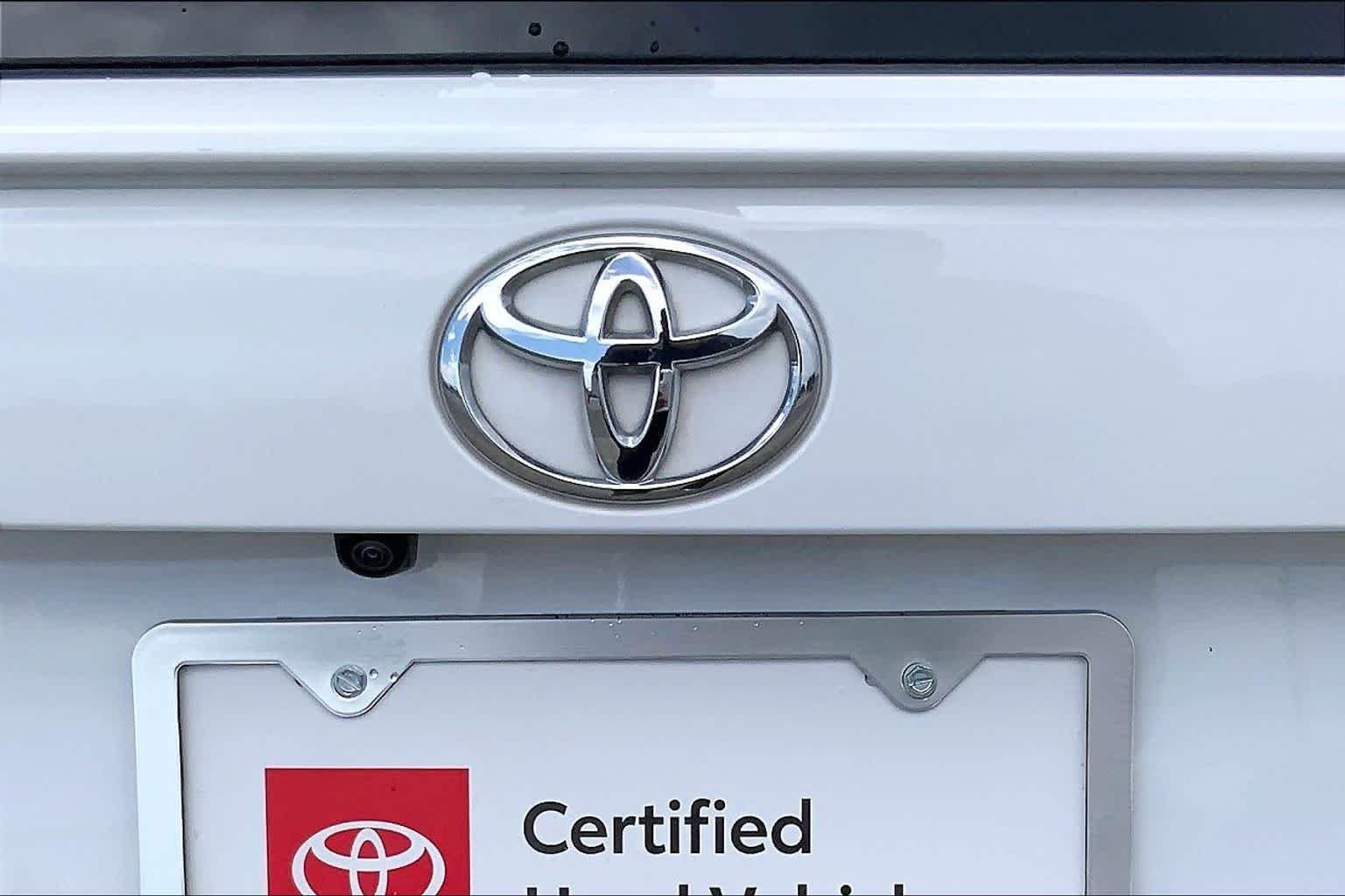 Used 2025 Ice Cap Toyota Hybrid XLE image 10