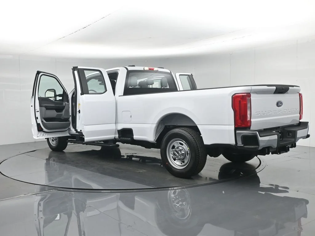 New 2026 Oxford White Ford XL image 32
