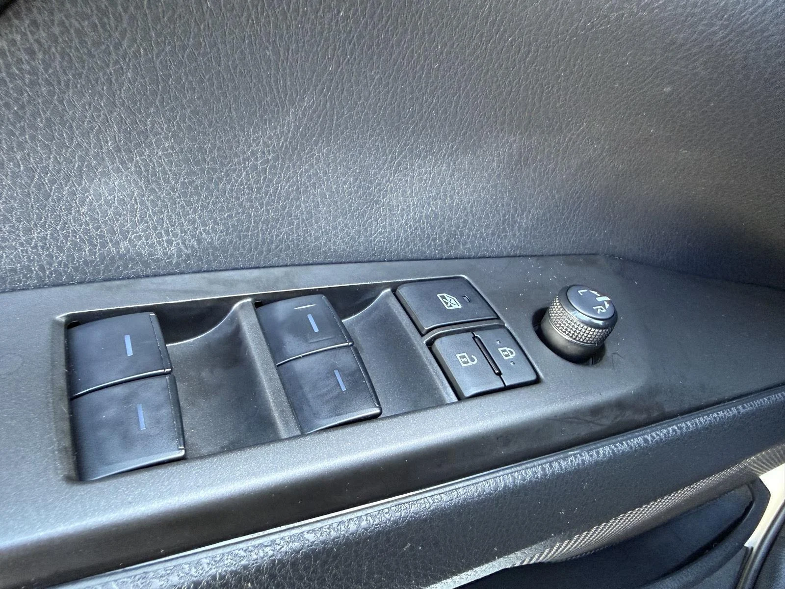 Used 2023 Ice Cap Toyota SE image 18