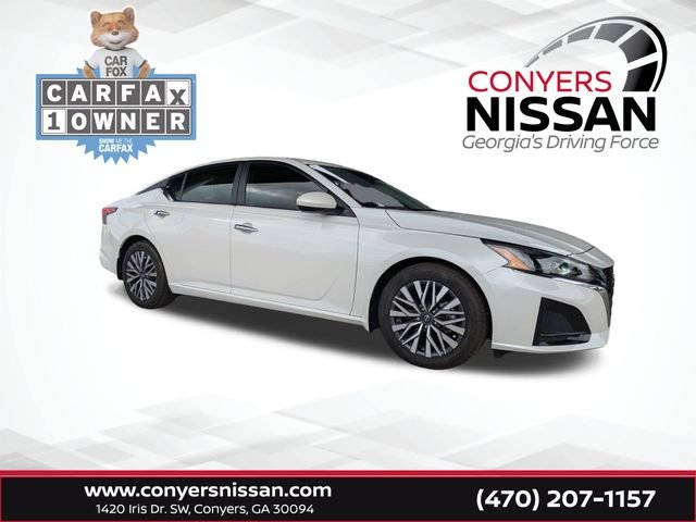 Used 2023 White Nissan 2.5 SV image 1