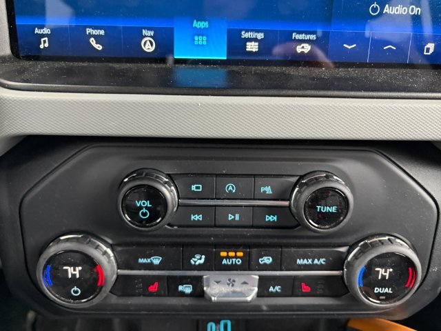 Used 2023 Green Ford  image 17