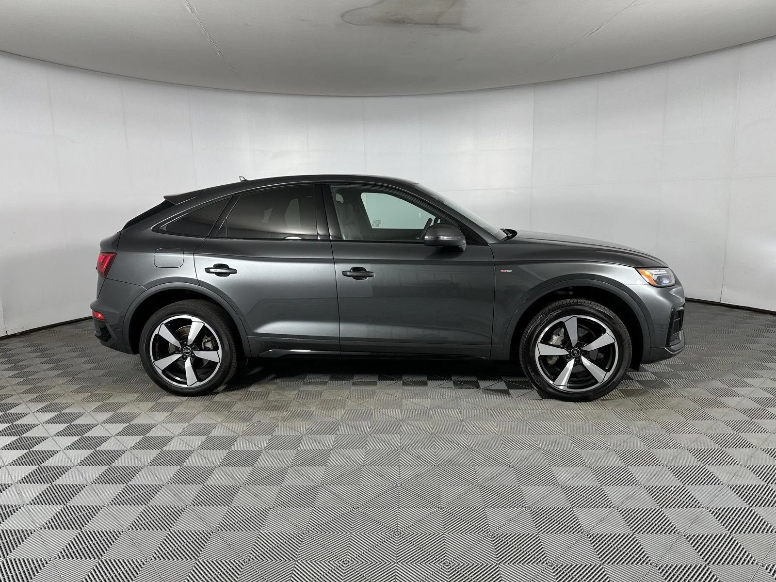 Used 2023 Daytona Gray Pearl Effect Audi S line Premium Plus image 4