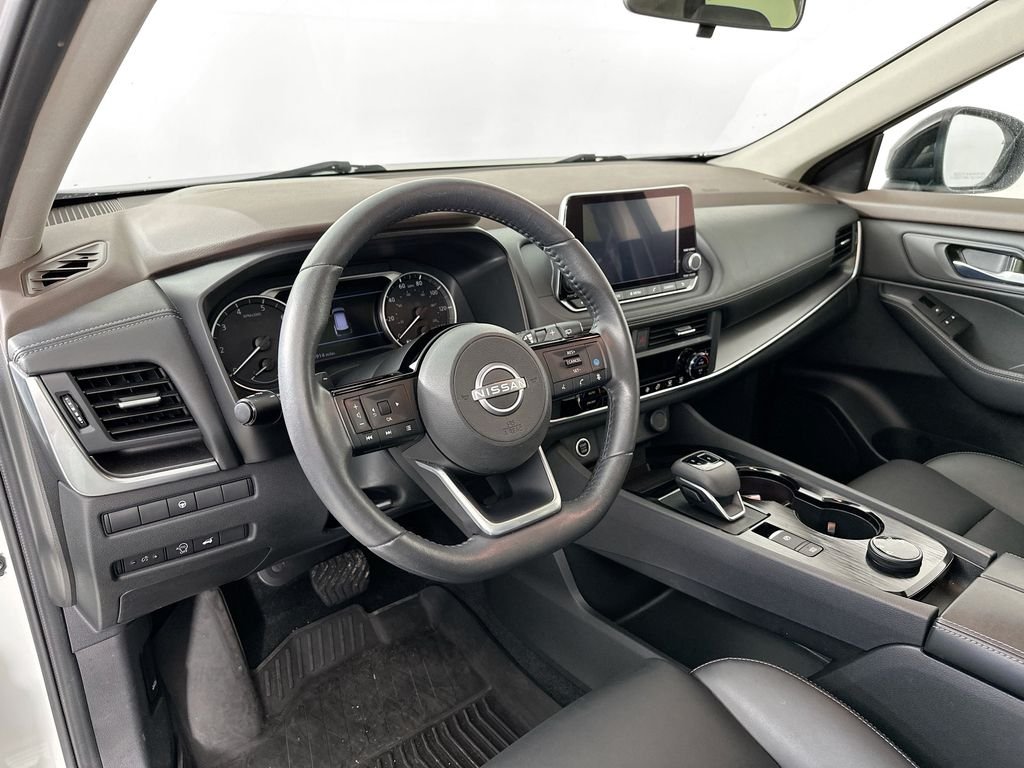 Used 2023 White Nissan SV image 9