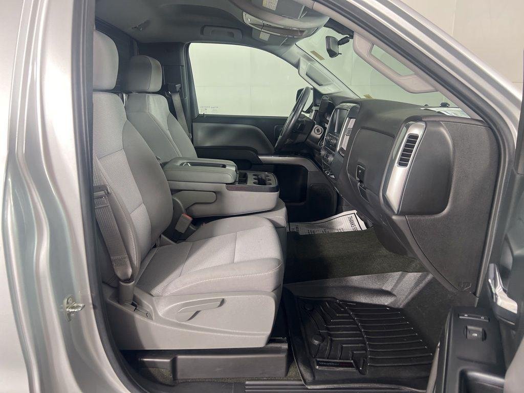 Used 2016 Silver Ice Metallic Chevrolet LT image 18