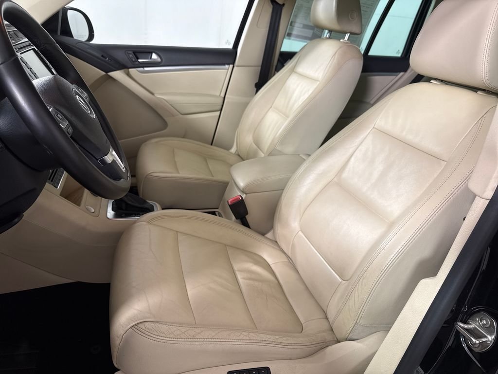 Used 2012  Volkswagen S image 10