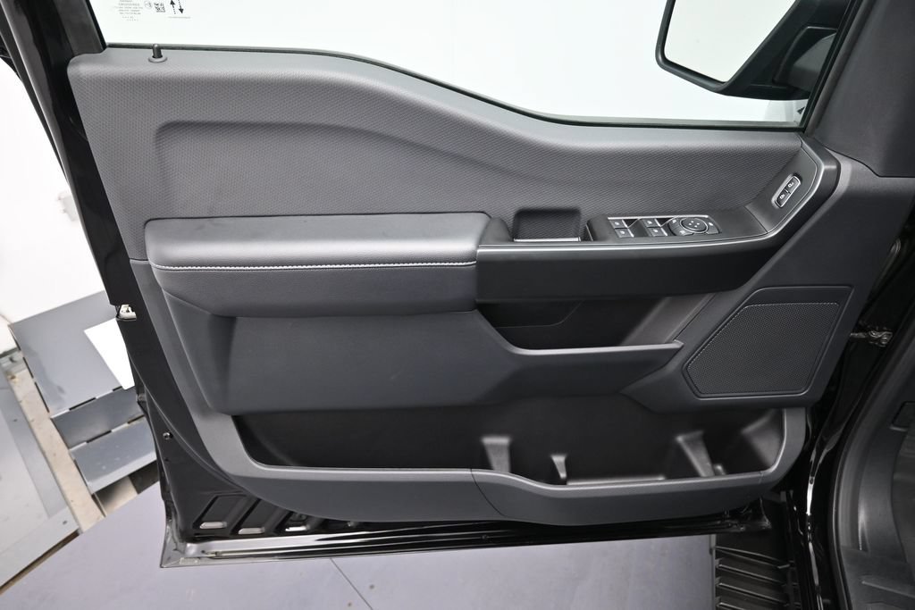 Used 2025 Black Metallic Ford XL image 9