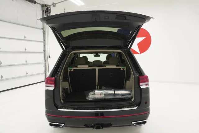 New 2026 Deep Black Pearl Volkswagen 2.0T SE w/Technology image 7