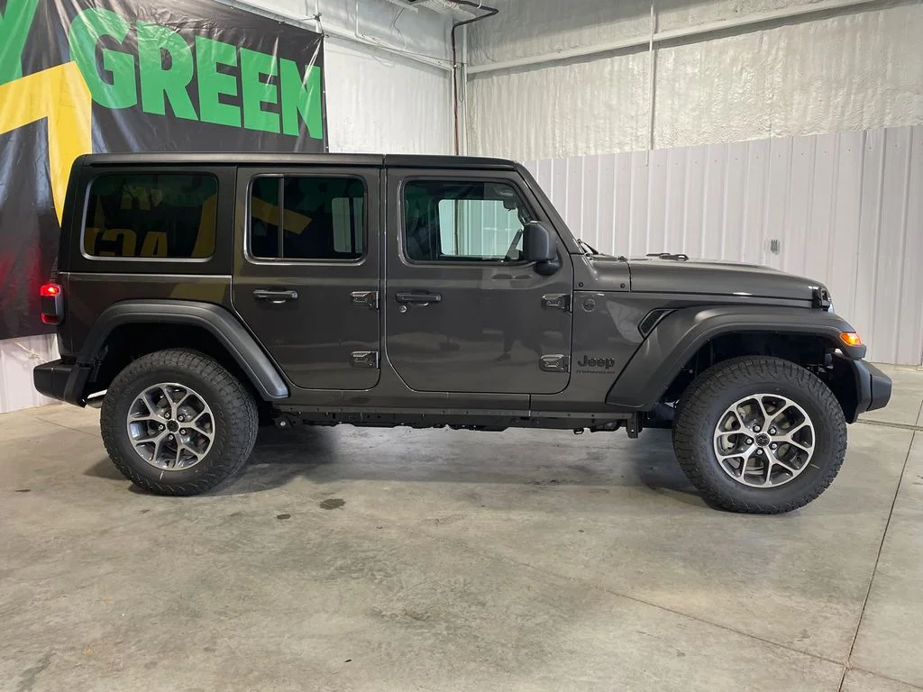 New 2026 Granite Crystal Metallic Clearcoat Jeep Sport S image 4
