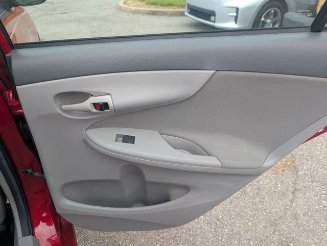 Used 2009 Red Toyota  image 20