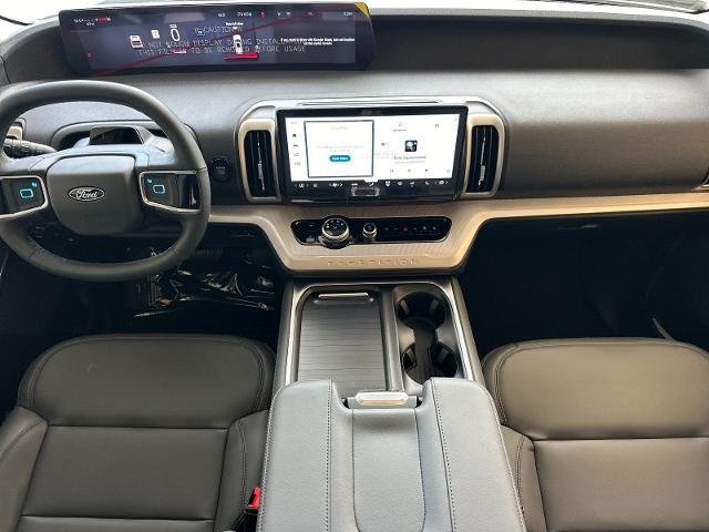 New 2027 Star White Metallic Tri-Coat Ford Active image 40