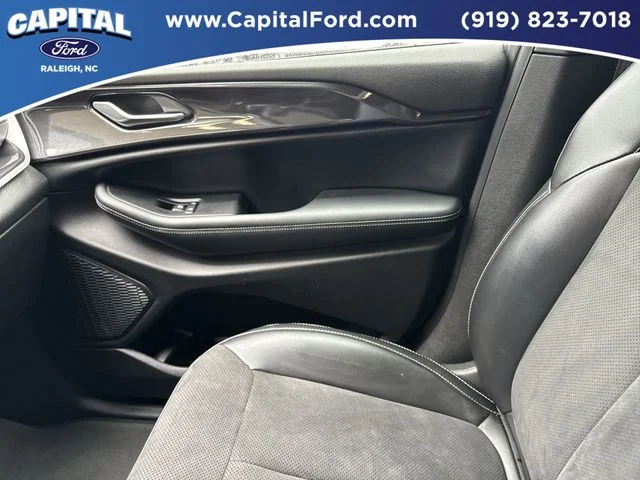 Used 2023 Black Jeep Altitude image 29