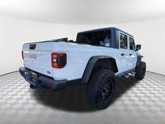 Used 2020 White Jeep Overland 4x4 image 5