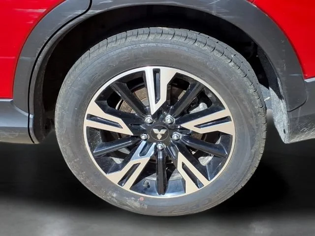 Used 2024  Mitsubishi SE image 26