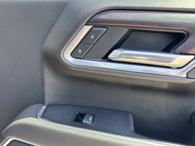 Used 2025 Silver GMC SLT image 39