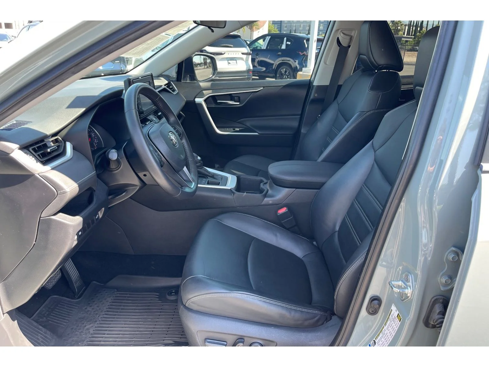 Used 2022 Lunar Rock Toyota XLE Premium image 11