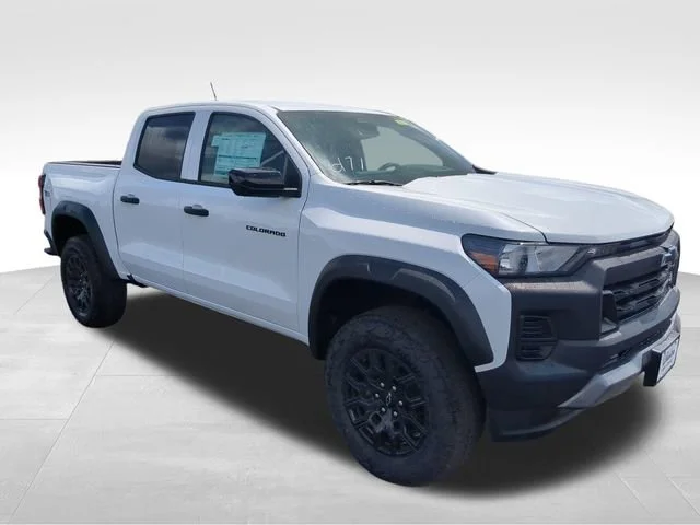 New 2026 Summit White Chevrolet Trail Boss image 7