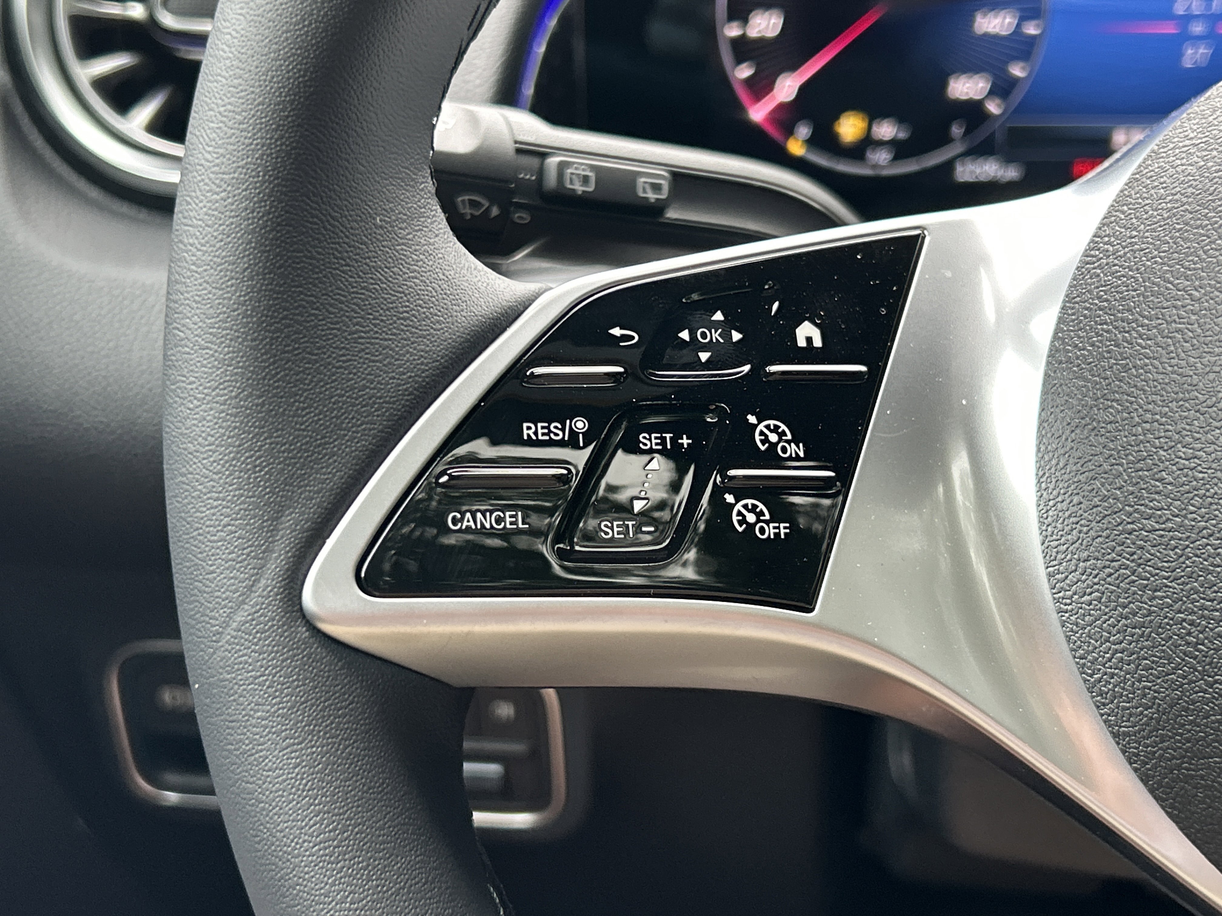 New 2026 Polar White Mercedes-Benz GLB 250 4MATIC® SUV image 24