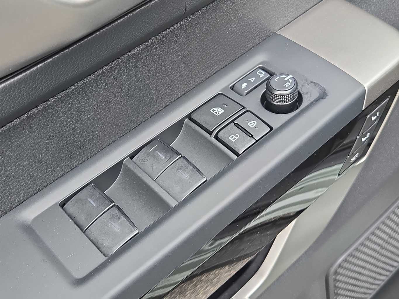 2026 Toyota Tundra Limited - Photo 11