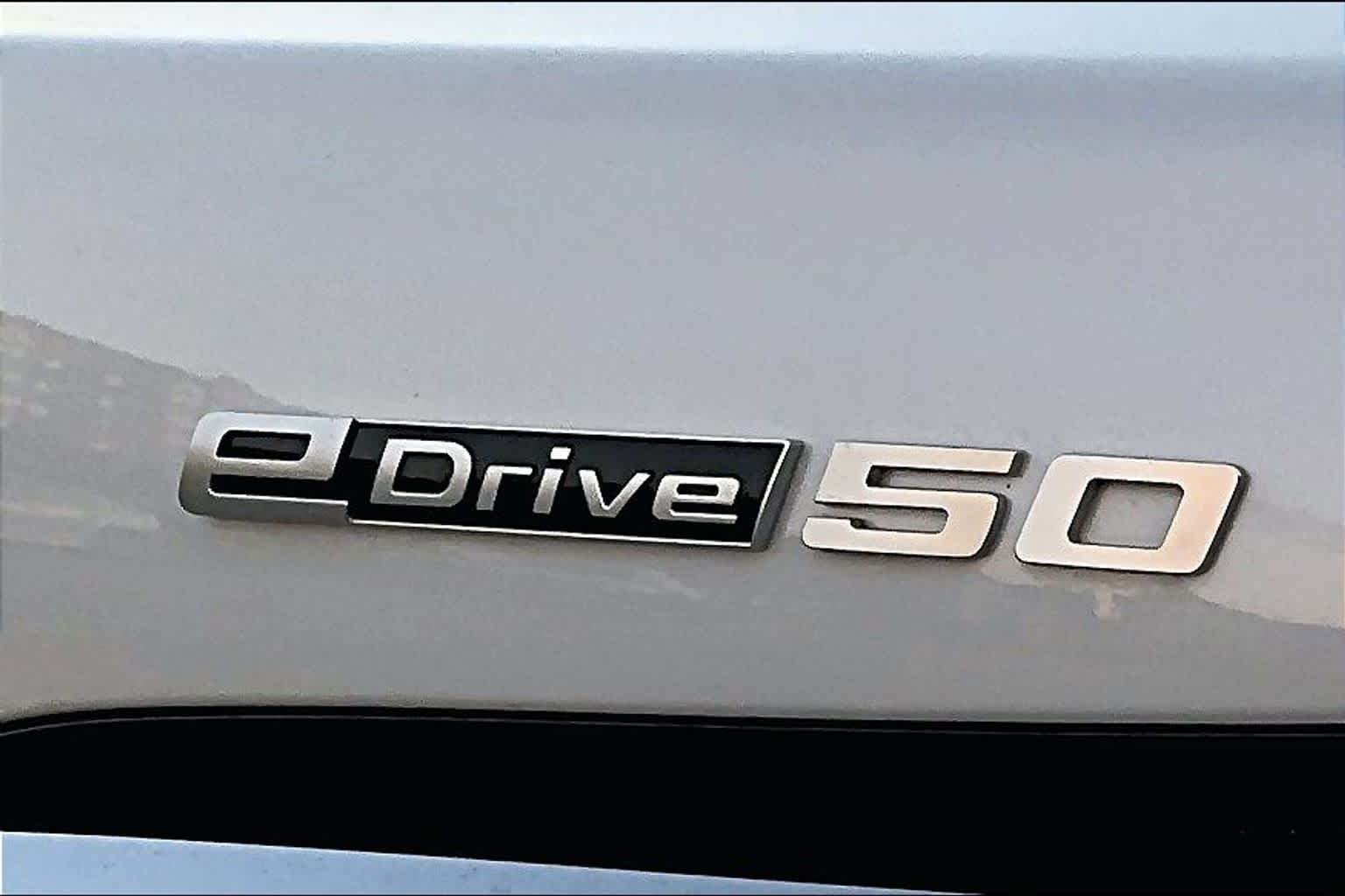 Used 2025 Mineral White Metallic BMW eDrive50 image 29